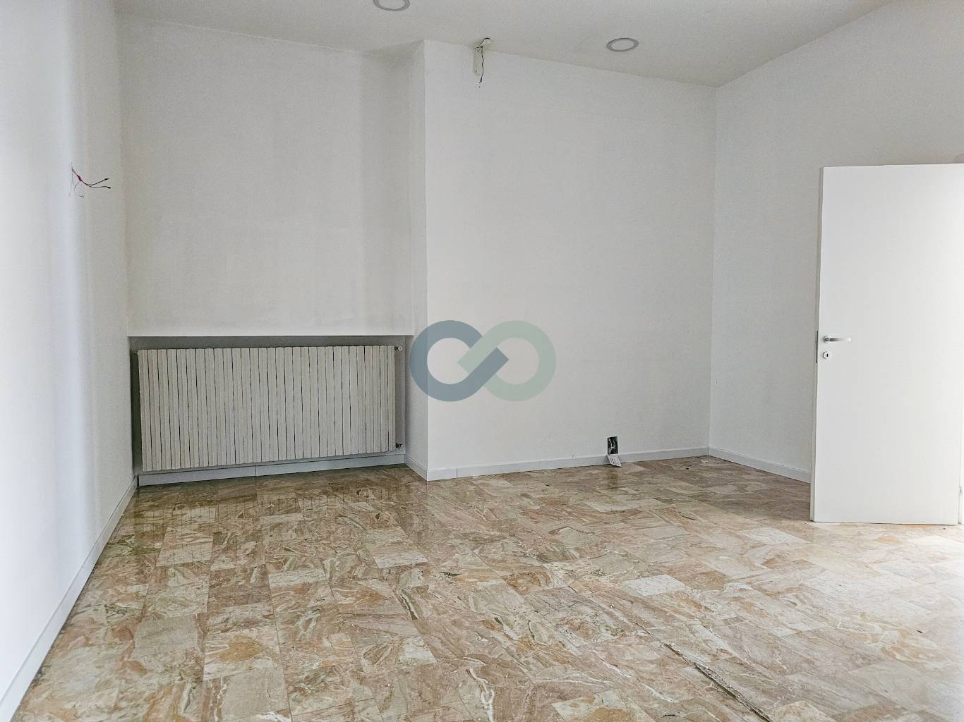 LOCALE COMMERCIALE 3