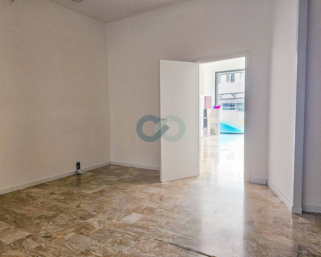 LOCALE COMMERCIALE 4