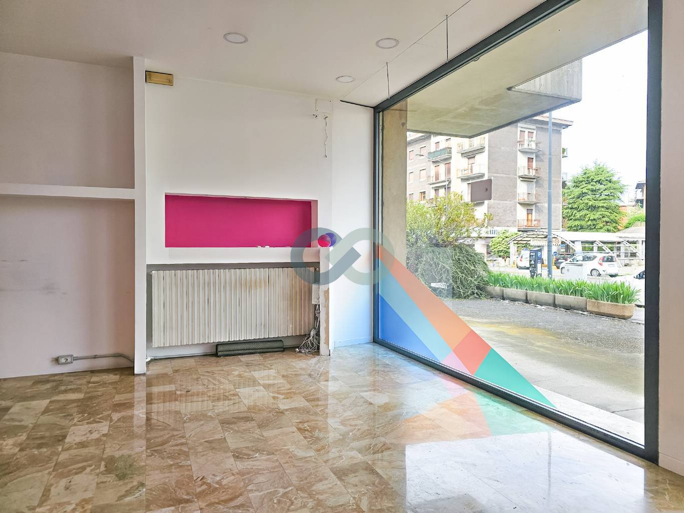 LOCALE COMMERCIALE 11