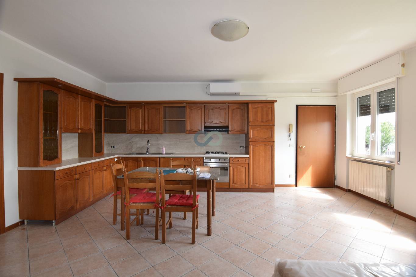 Ampio Bilocale con studio 1