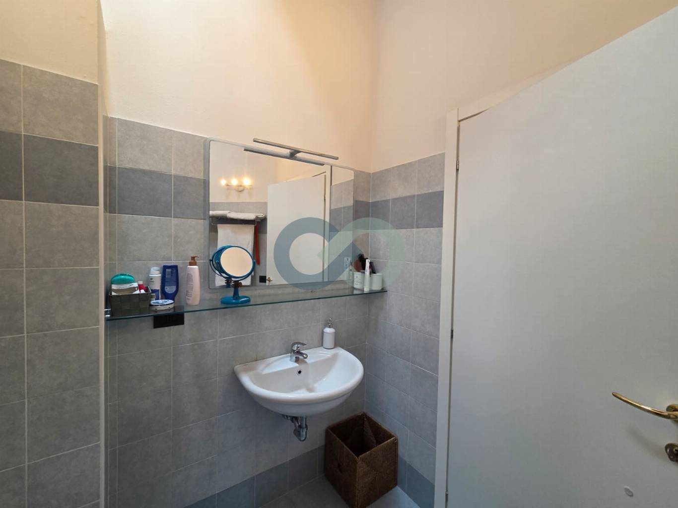 Trilocale con loggia e box doppio 35