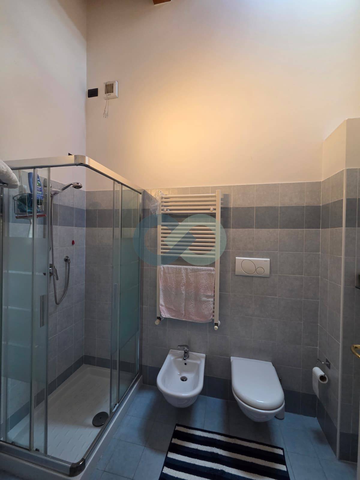 Trilocale con loggia e box doppio 39