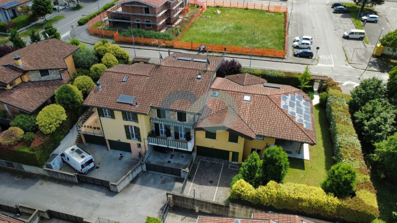 Trilocale con loggia e box doppio 4