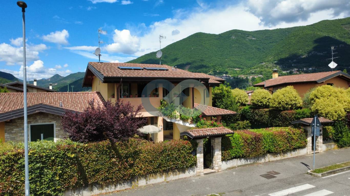 Trilocale con loggia e box doppio 9
