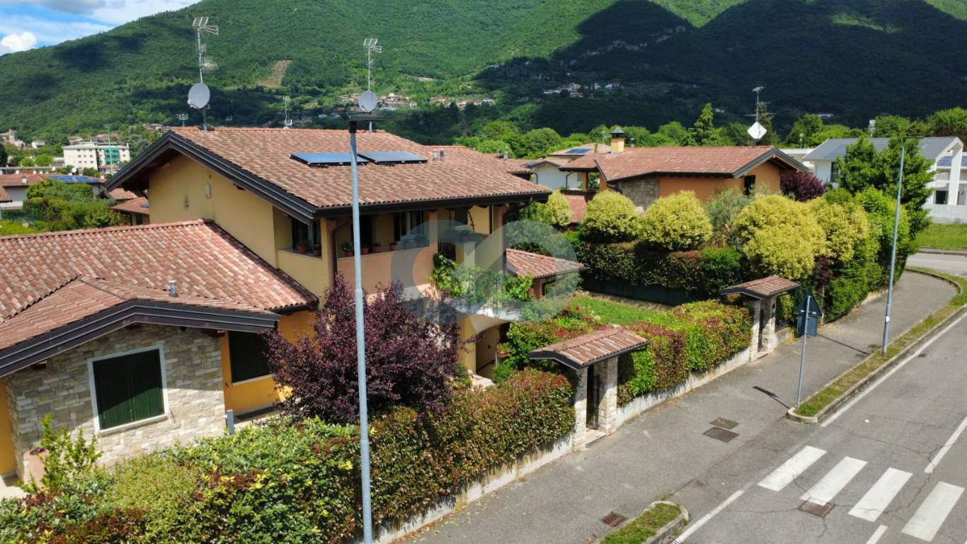 Trilocale con loggia e box doppio 7