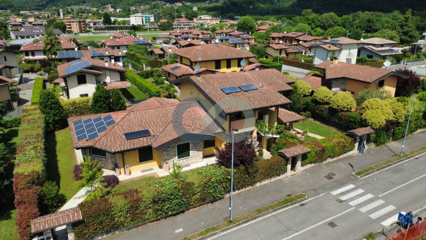 Trilocale con loggia e box doppio 6