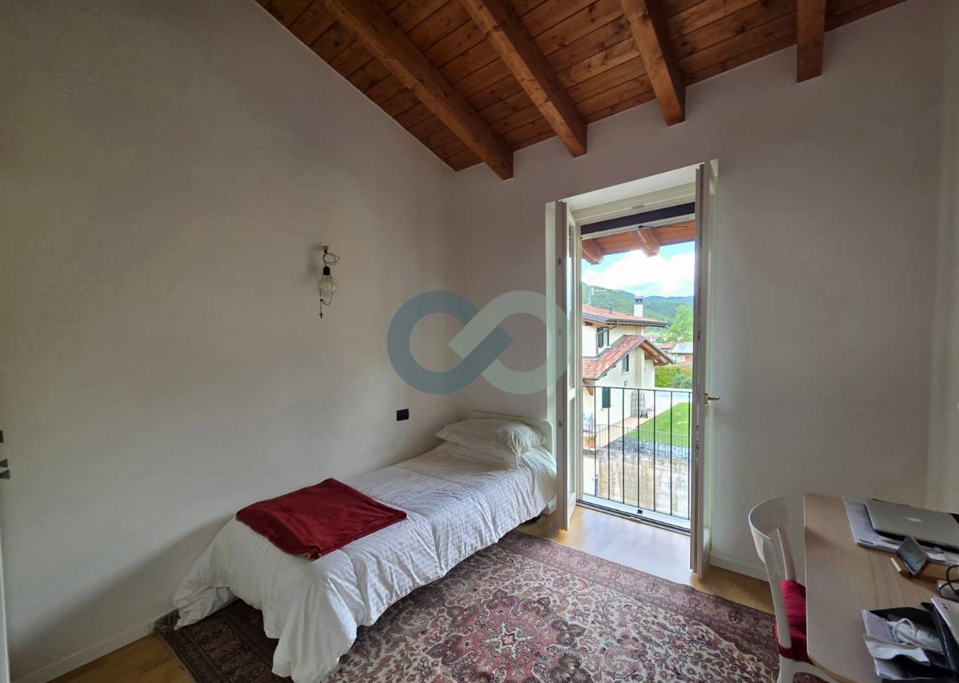 Trilocale con loggia e box doppio 32