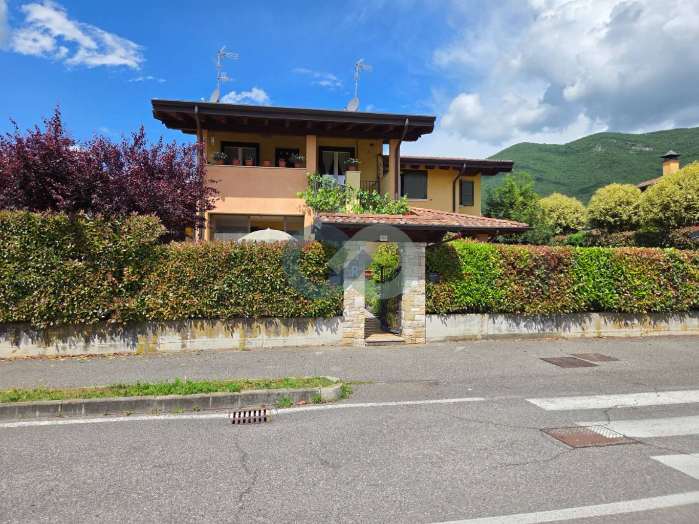 Trilocale con loggia e box doppio 11