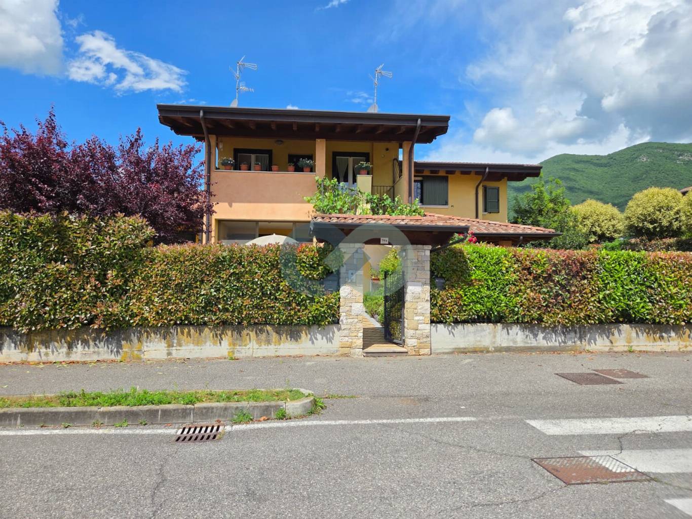 Trilocale con loggia e box doppio 10