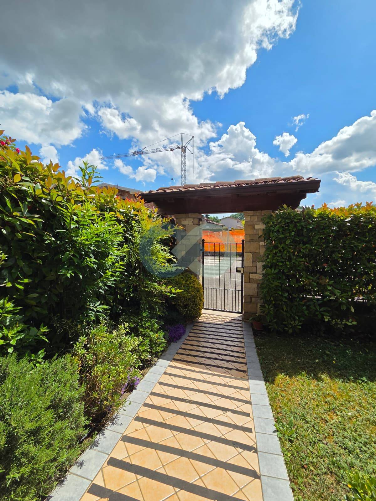 Trilocale con loggia e box doppio 14