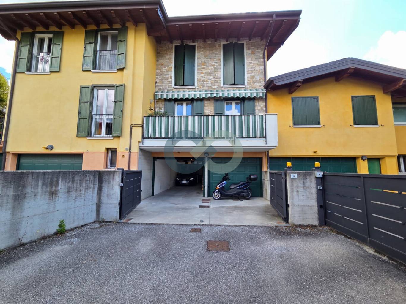Trilocale con loggia e box doppio 12