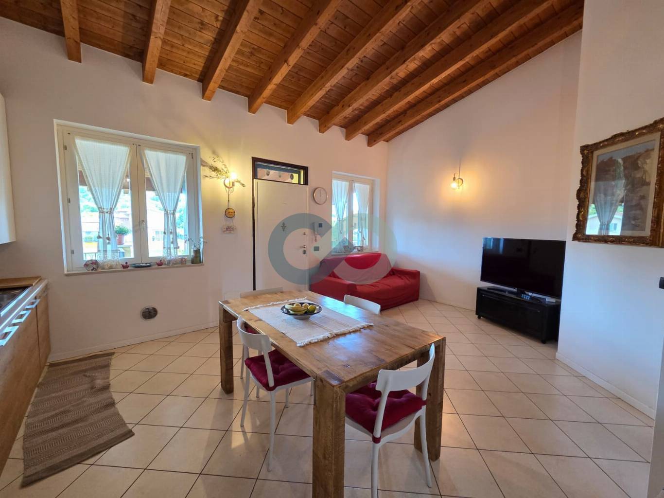 Trilocale con loggia e box doppio 16