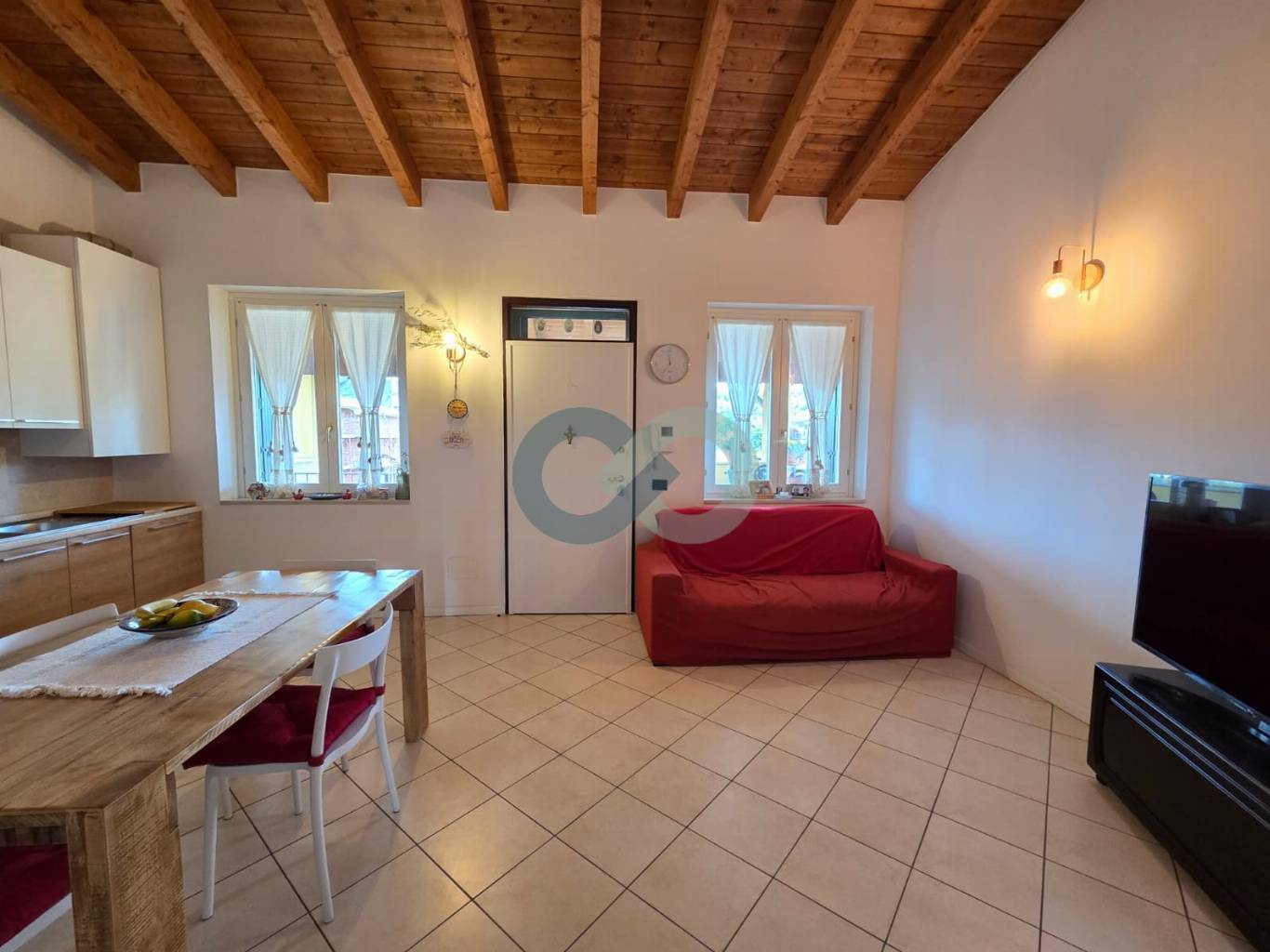 Trilocale con loggia e box doppio 23
