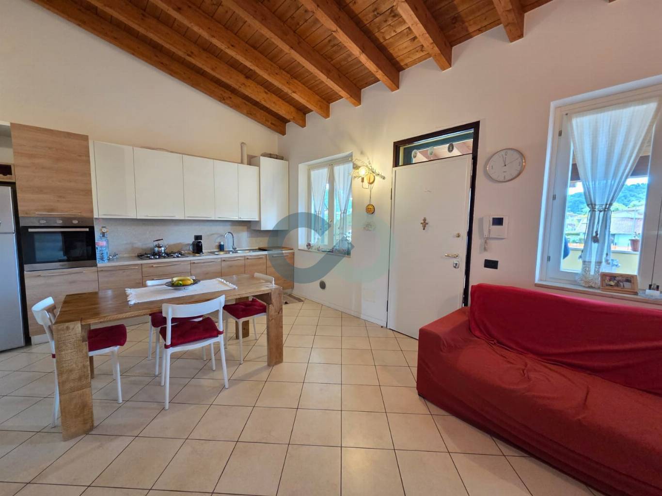 Trilocale con loggia e box doppio 22