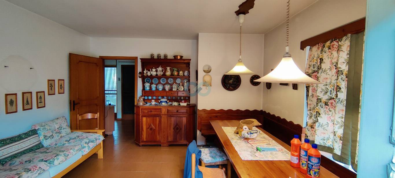 VILLA CON GIARDINO E 2 BOX AUTO 4