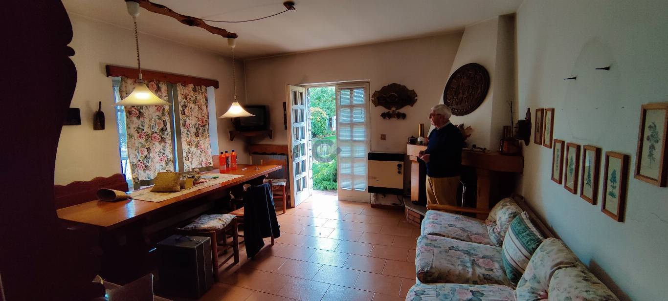 VILLA CON GIARDINO E 2 BOX AUTO 5