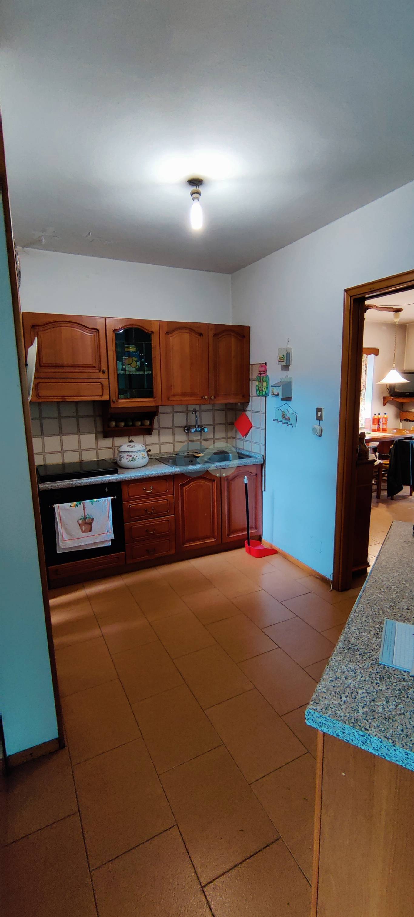 VILLA CON GIARDINO E 2 BOX AUTO 7