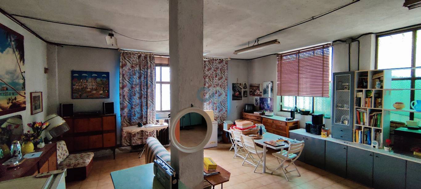 VILLA CON GIARDINO E 2 BOX AUTO 9