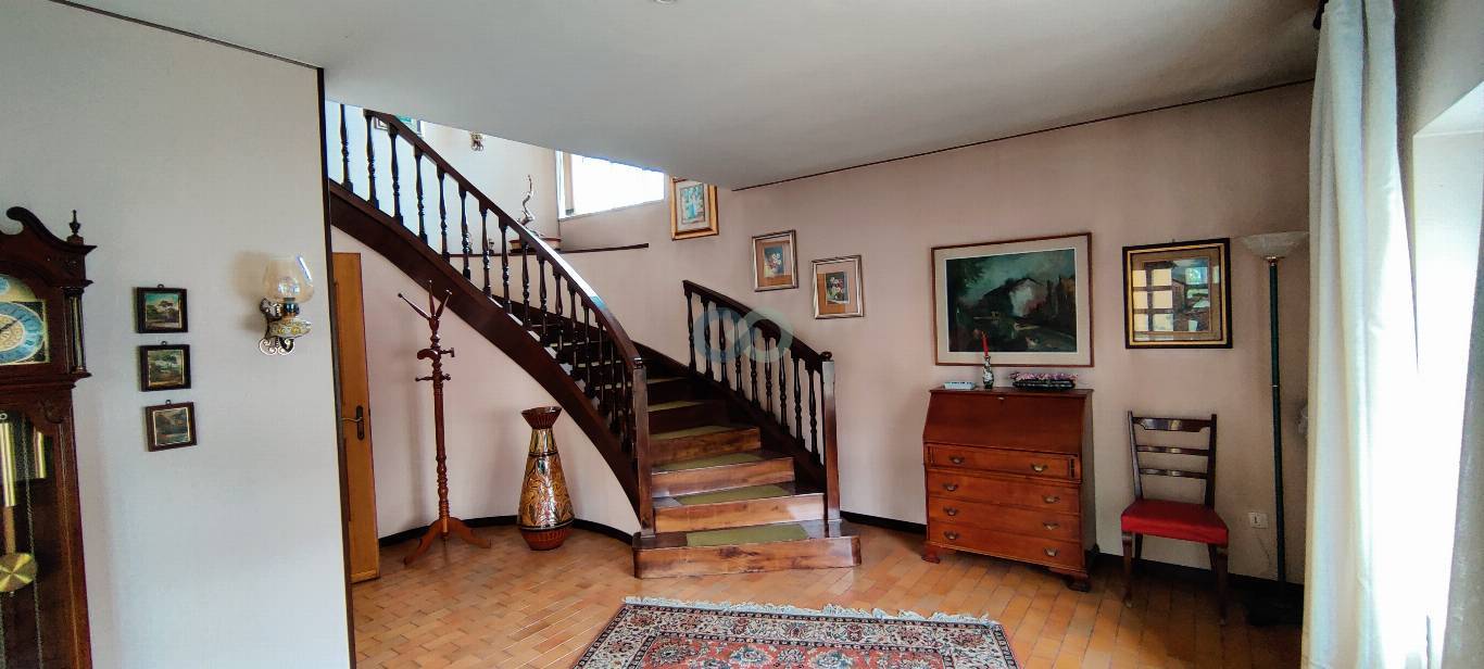 VILLA CON GIARDINO E 2 BOX AUTO 15
