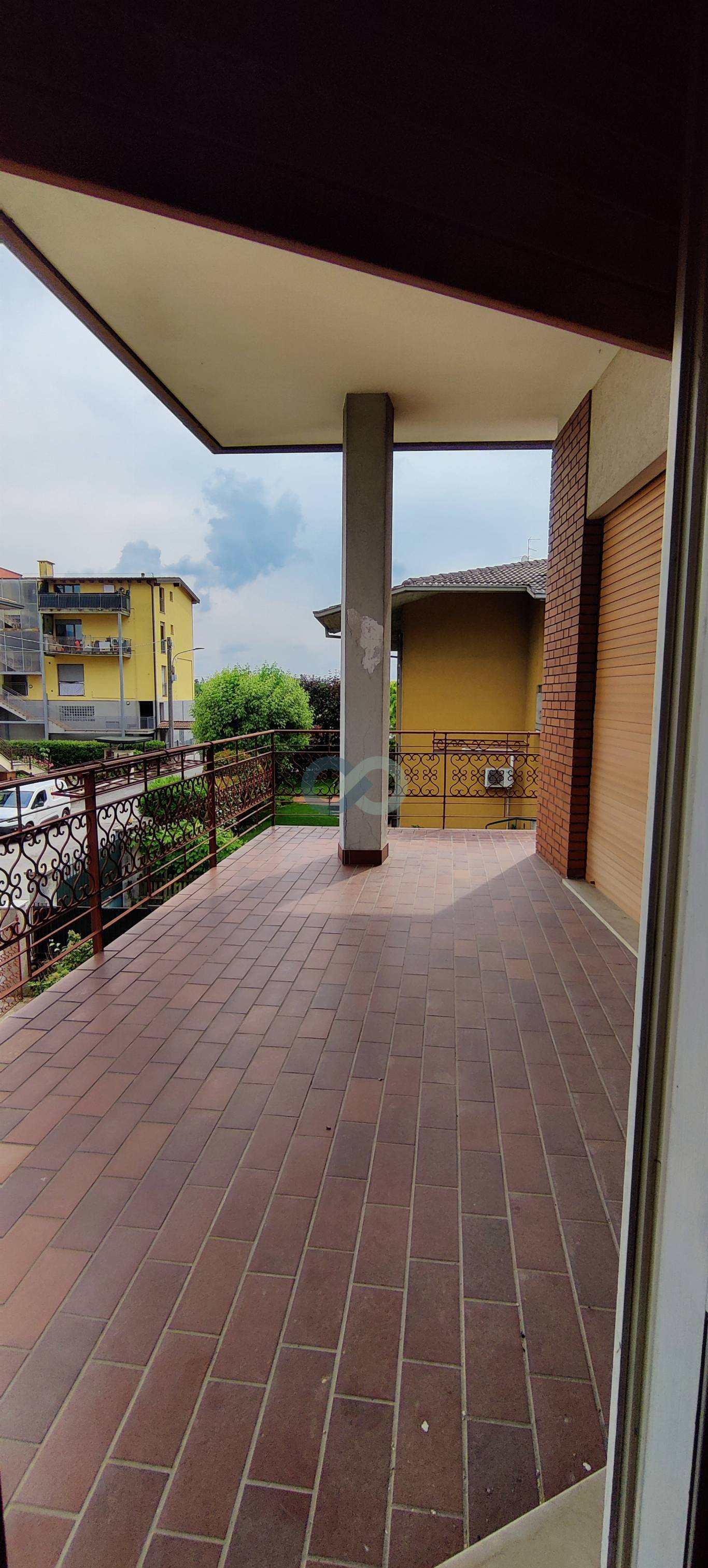 VILLA CON GIARDINO E 2 BOX AUTO 19