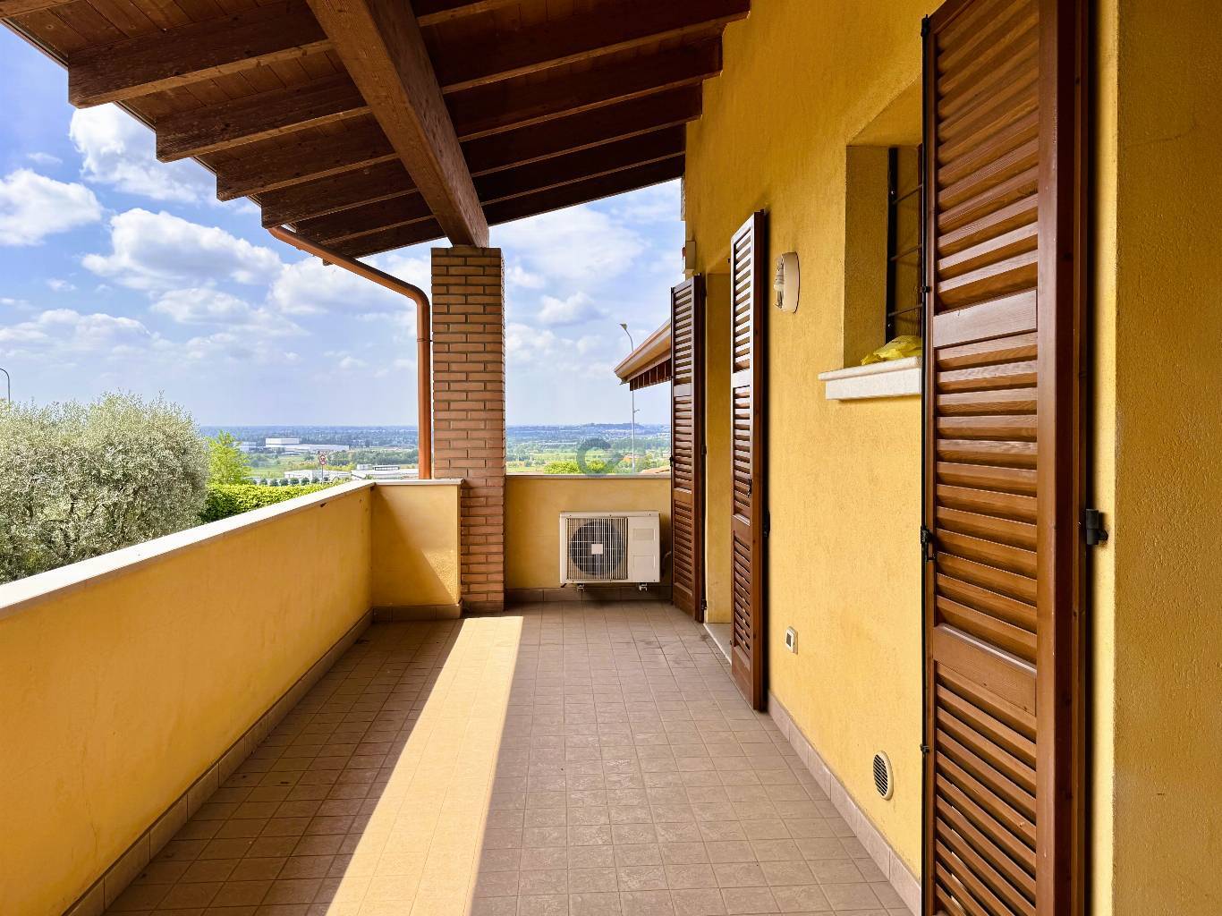 BILOCALE CON SOPPALCO 17