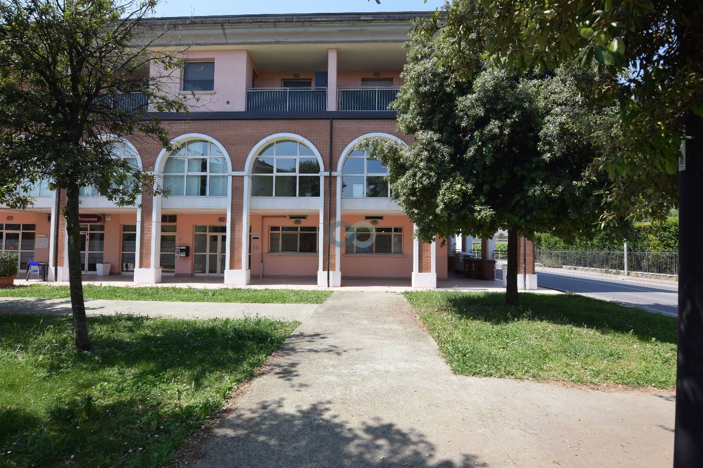 SPAZIO COMMERCIALE 7