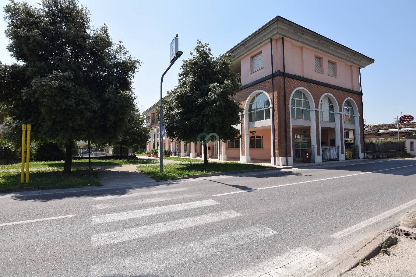 SPAZIO COMMERCIALE 6