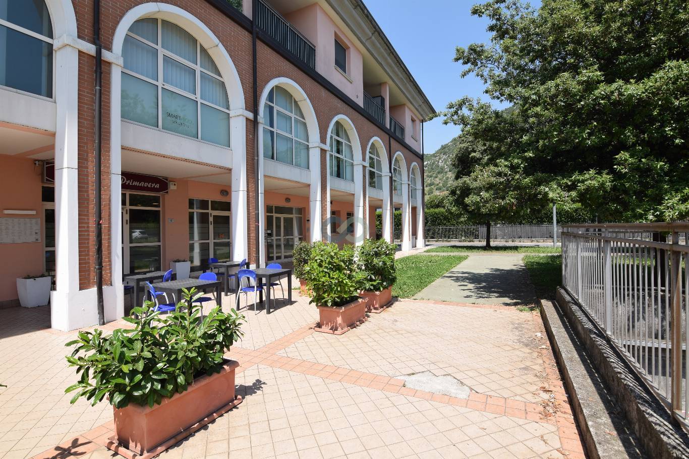 SPAZIO COMMERCIALE 9