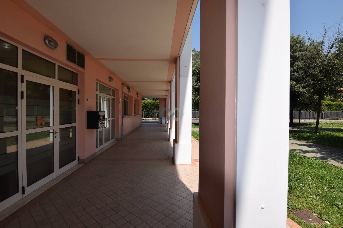 SPAZIO COMMERCIALE 10