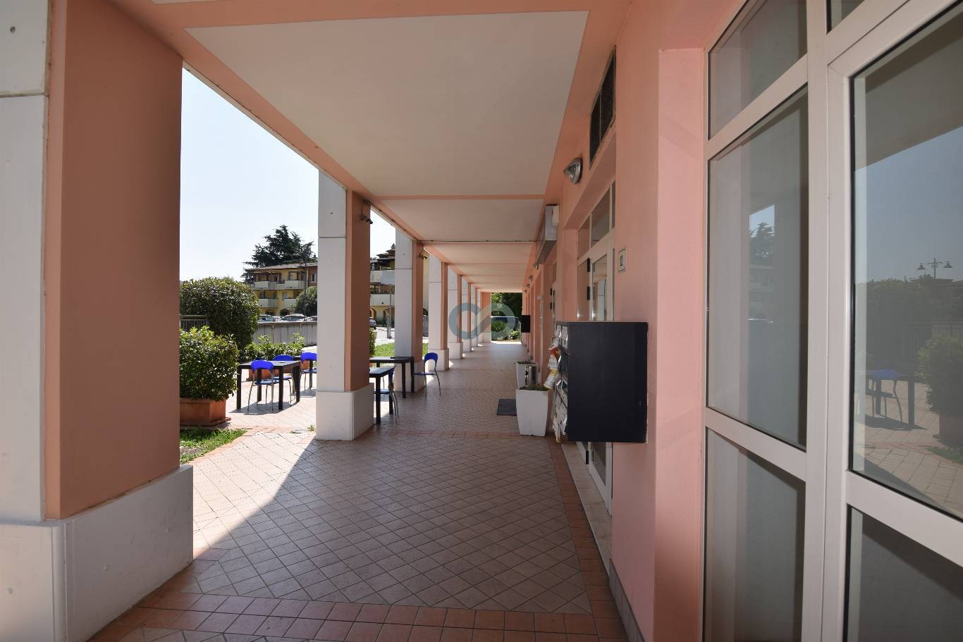 SPAZIO COMMERCIALE 11