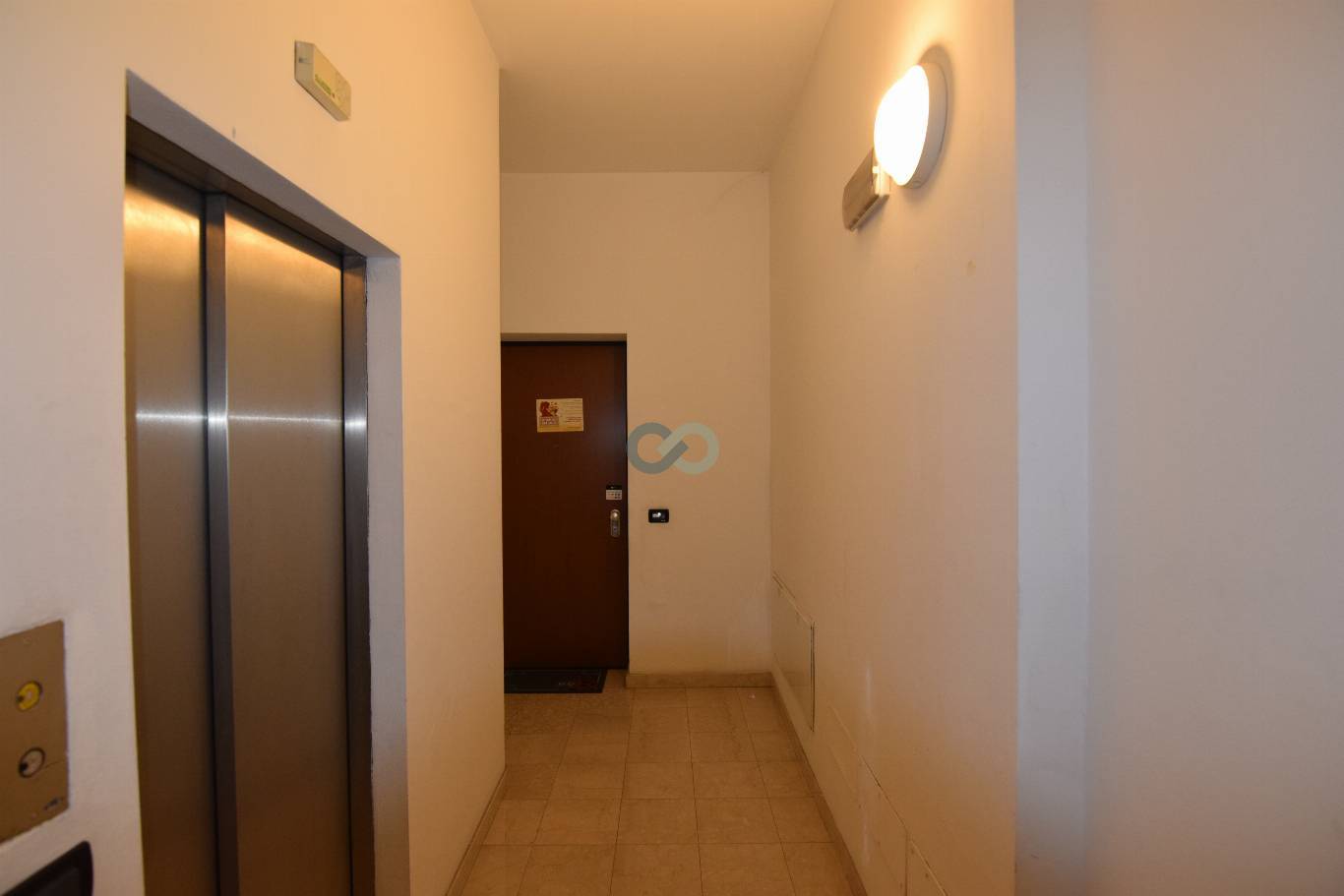SPAZIO COMMERCIALE 19