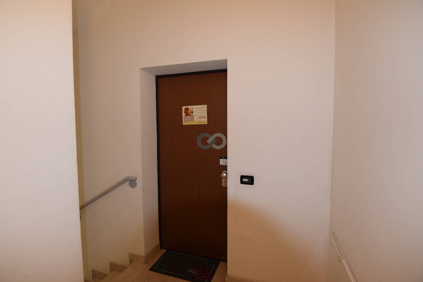 SPAZIO COMMERCIALE 20
