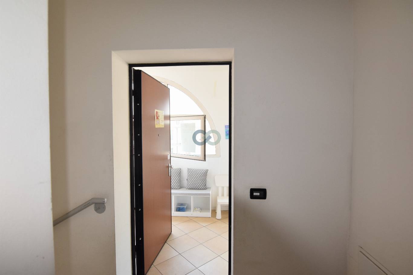 SPAZIO COMMERCIALE 22