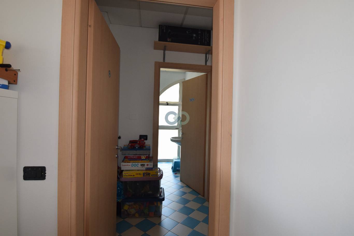 SPAZIO COMMERCIALE 38