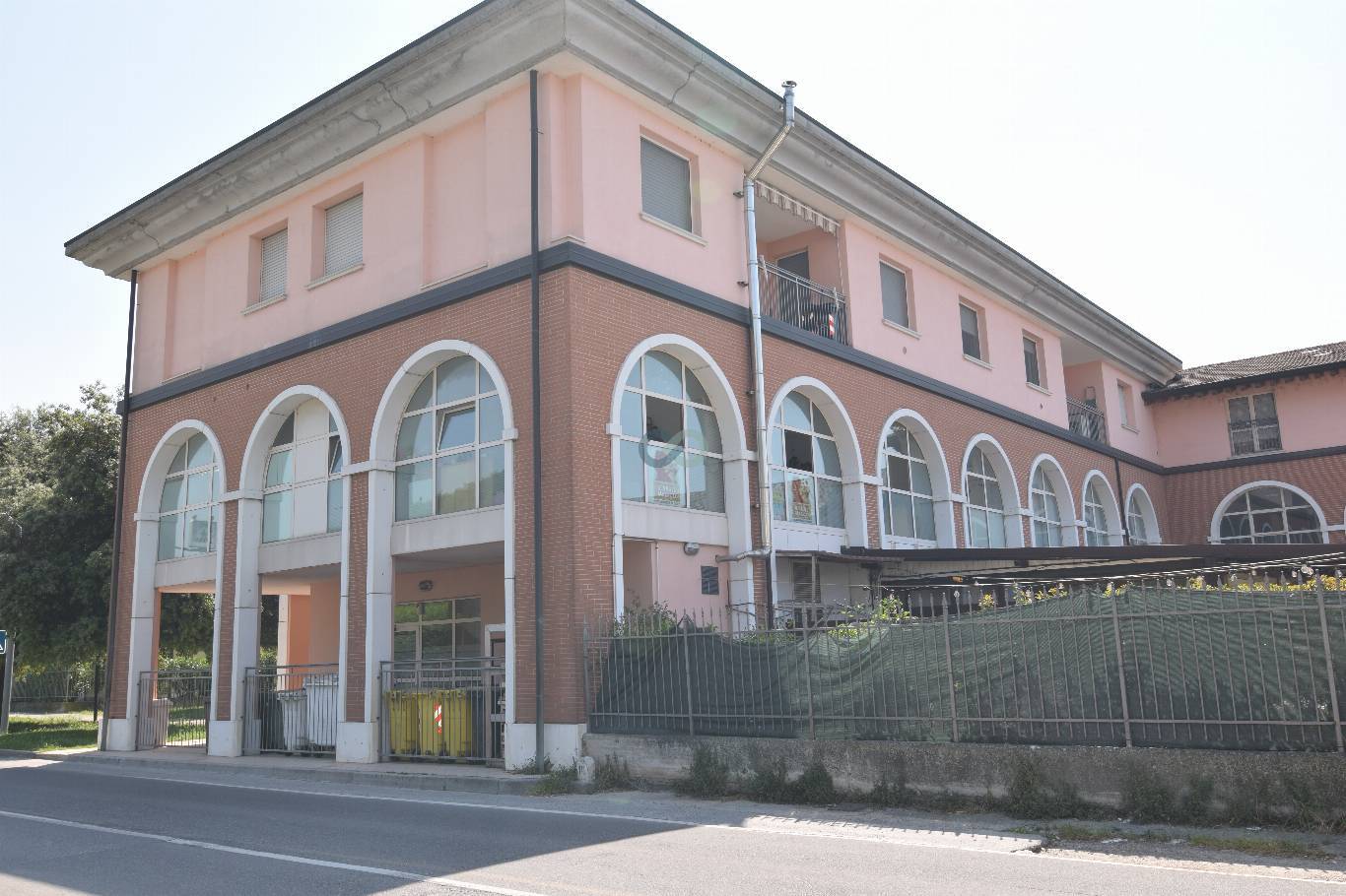 SPAZIO COMMERCIALE 47