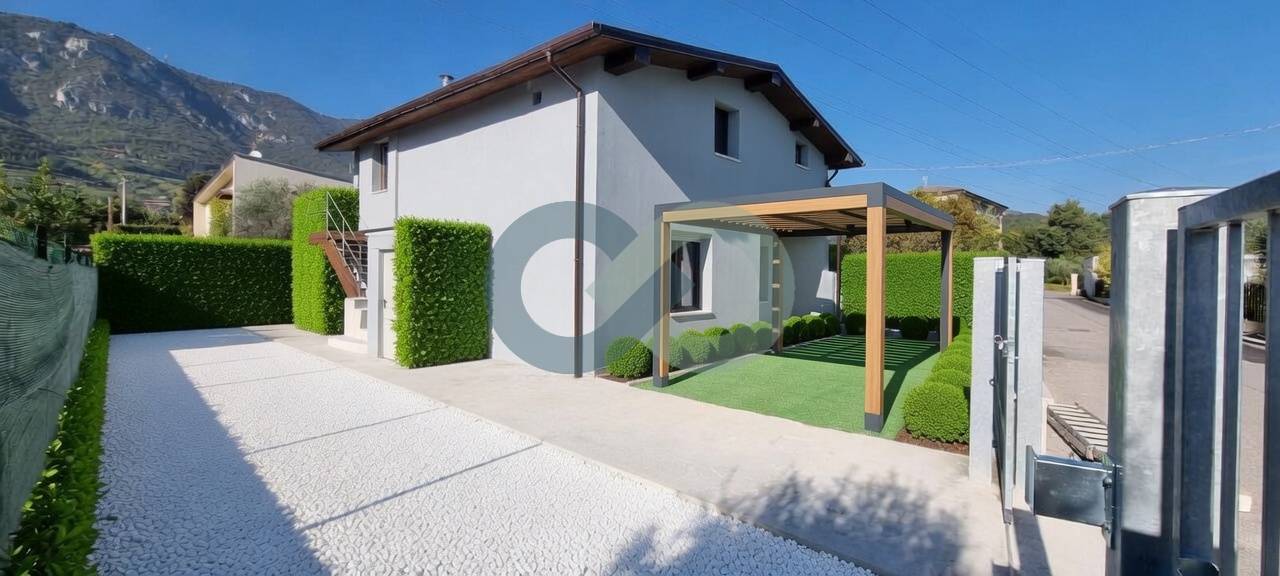 Bifamiliare con cortile privato 3