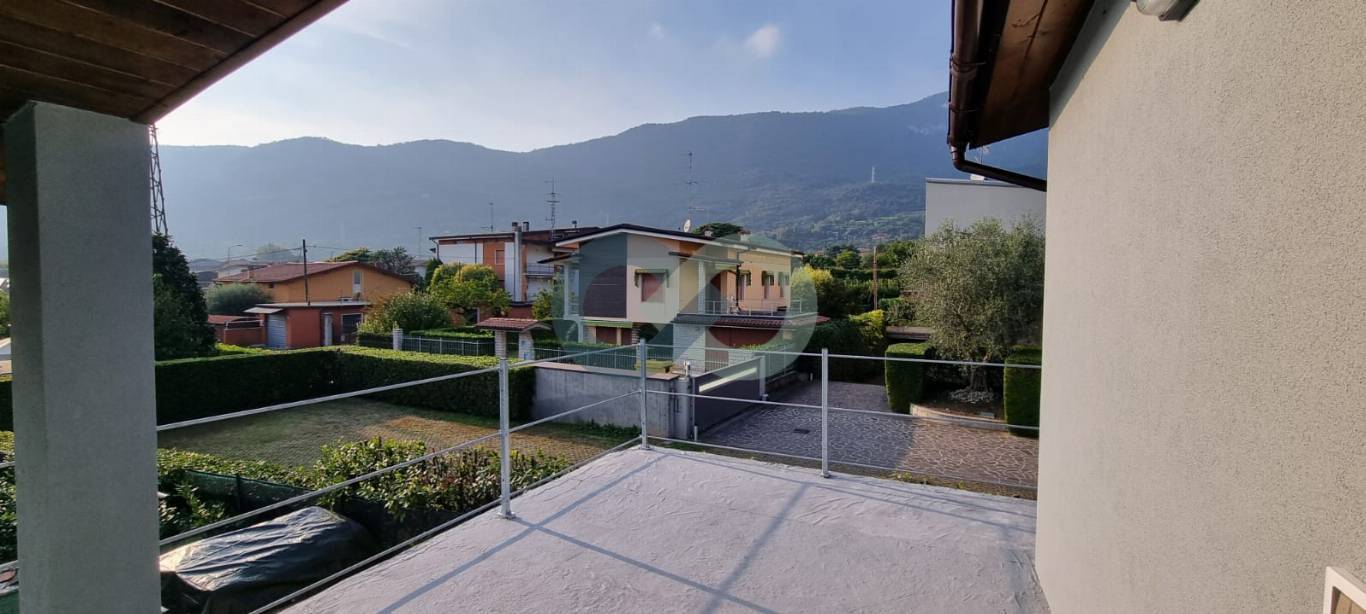 Bifamiliare con cortile privato 14
