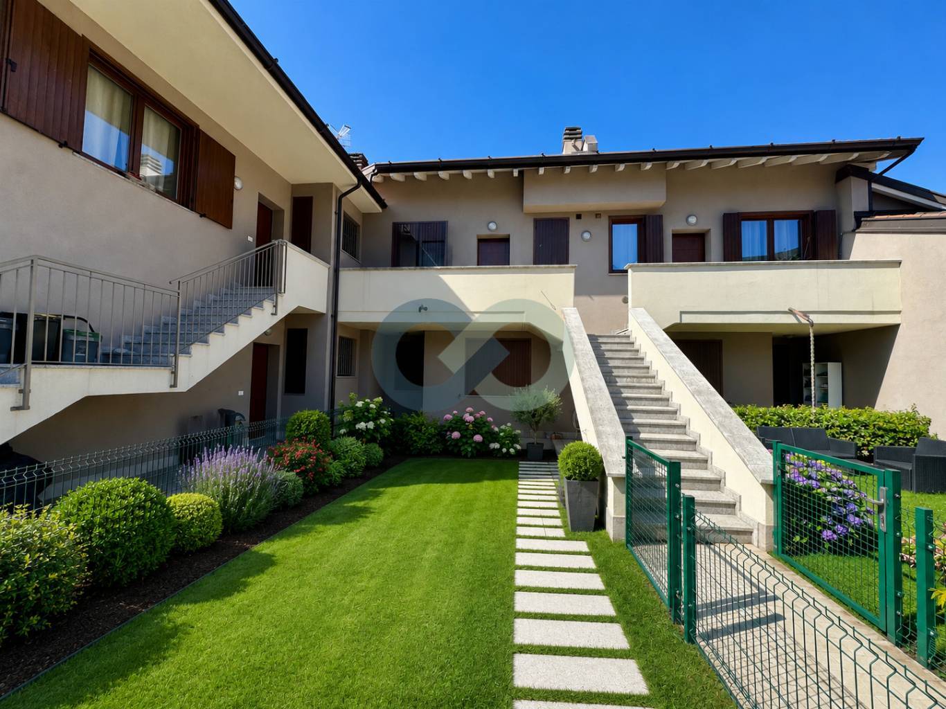 Abitazione con mansarda e giardino 1