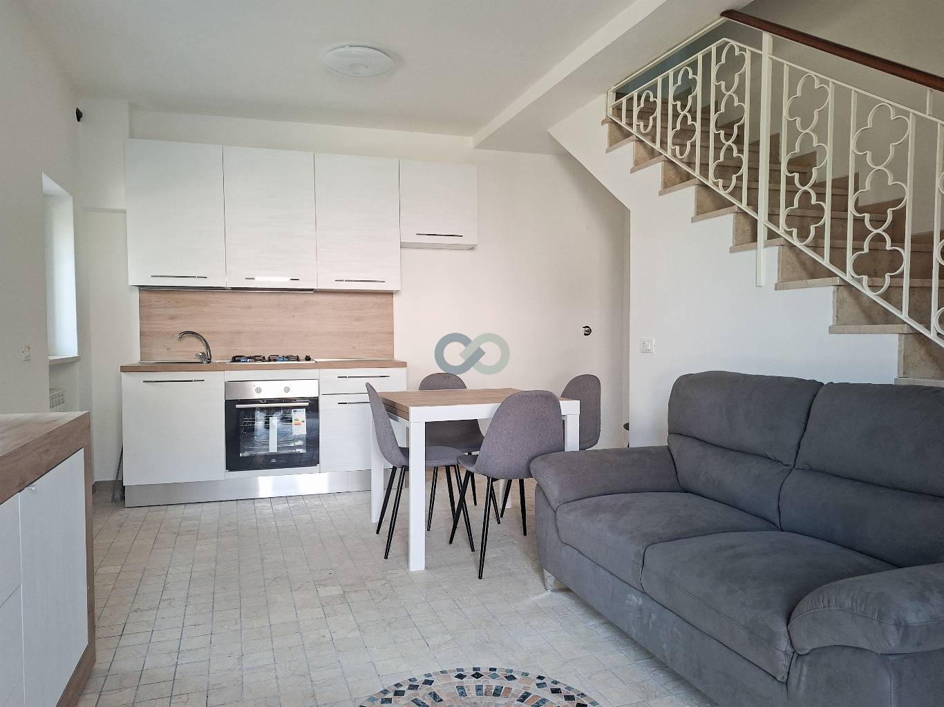 CASA SU TRE LIVELLI 1