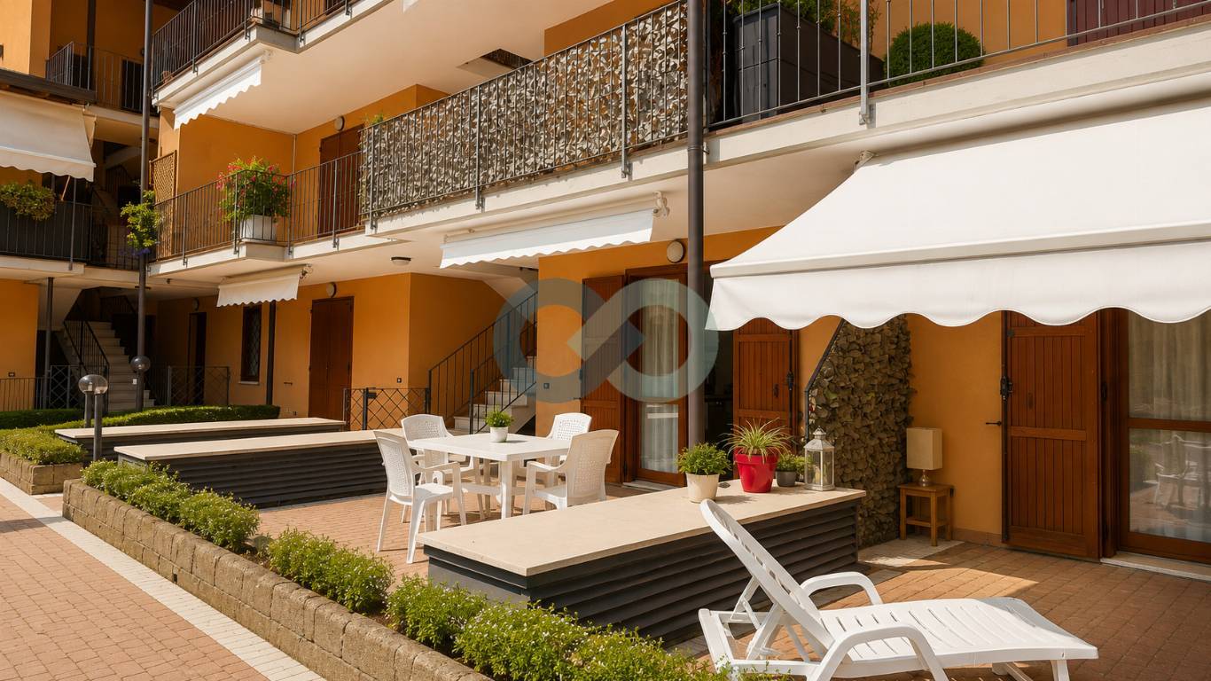 TRILOCALE IN RESIDENCE CON PISCINA 9
