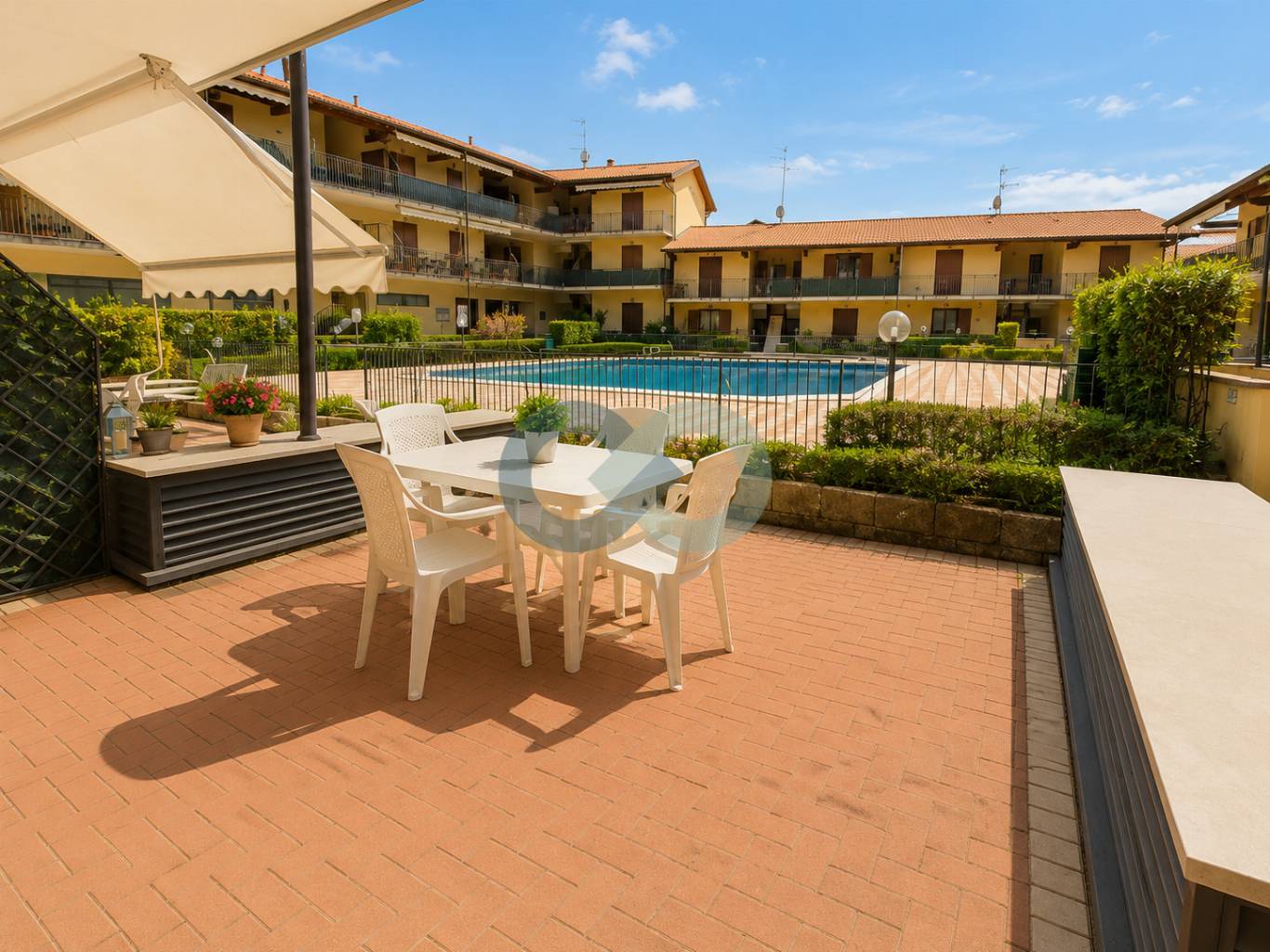 TRILOCALE IN RESIDENCE CON PISCINA 1