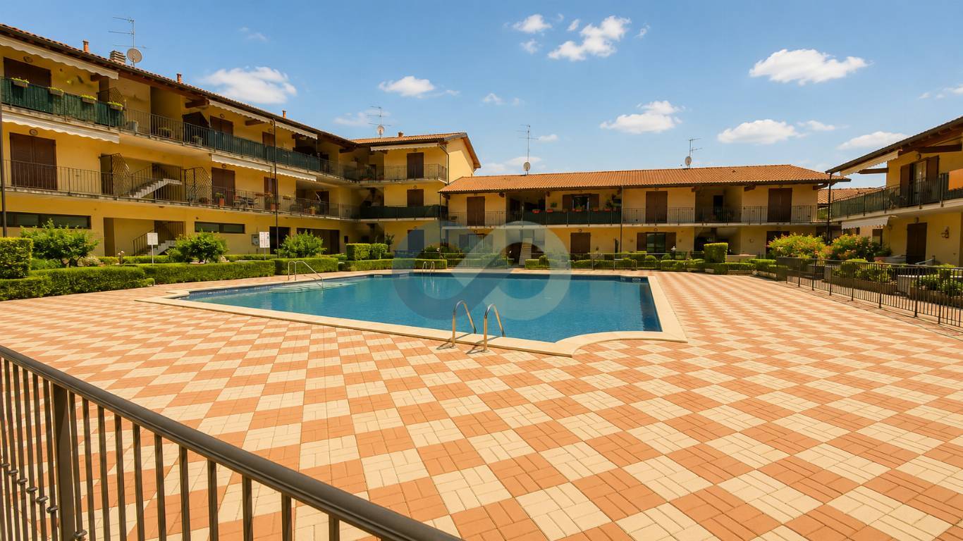 TRILOCALE IN RESIDENCE CON PISCINA 20
