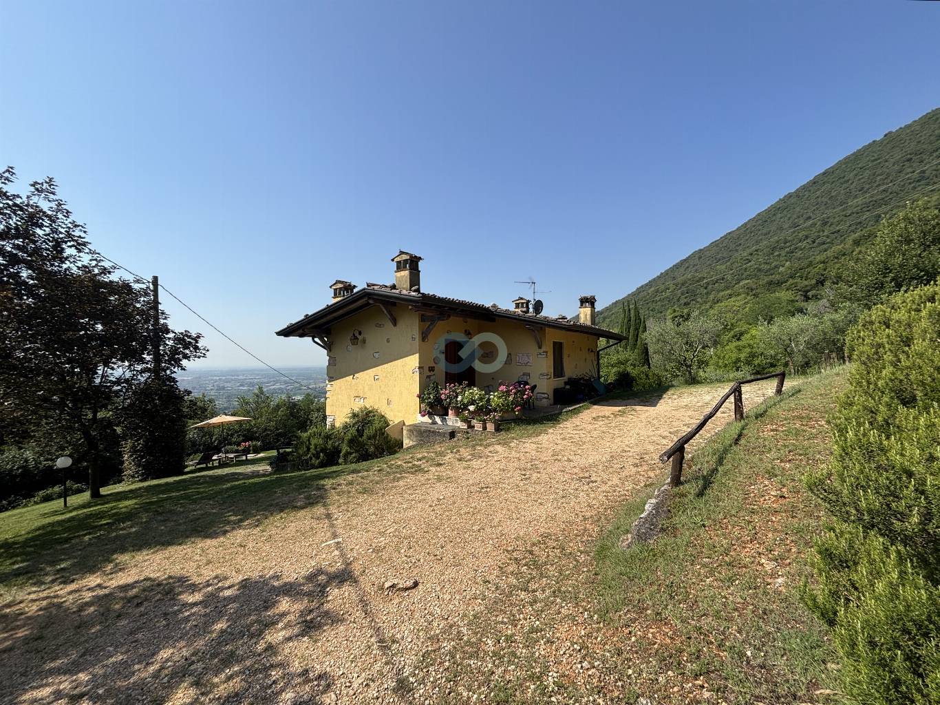 CASALE INDIPENDENTE 11