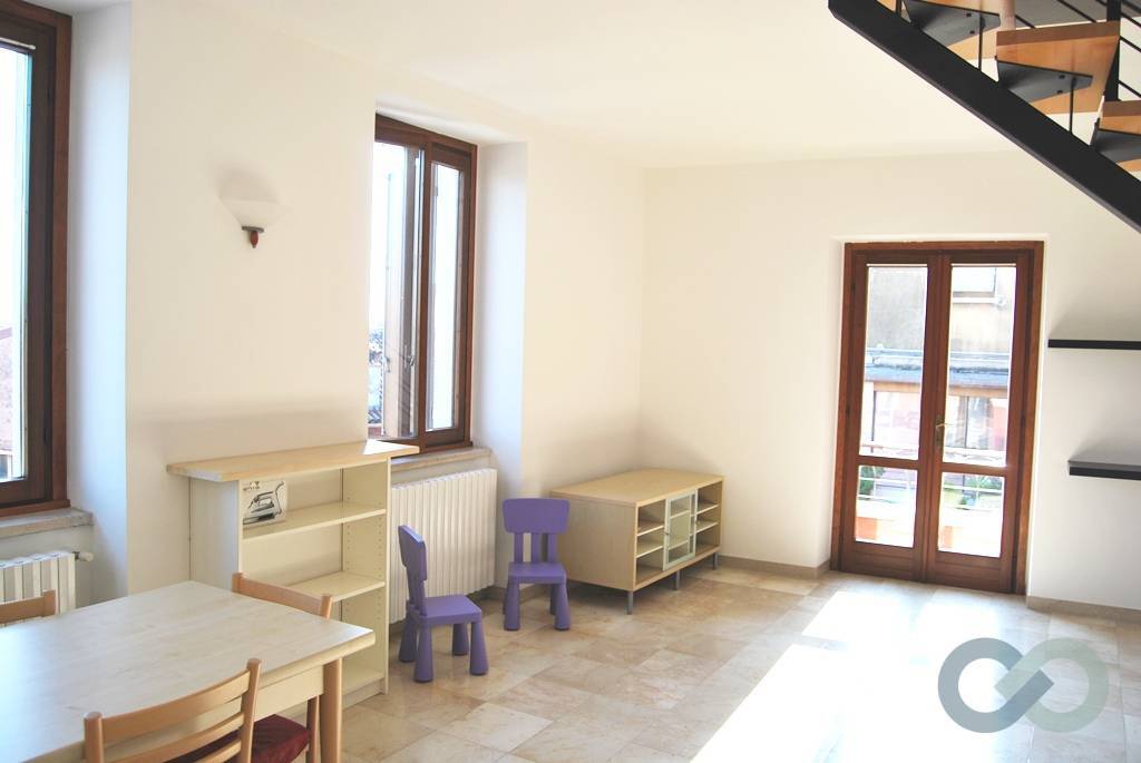 MONOLOCALE CON MANSARDA 3