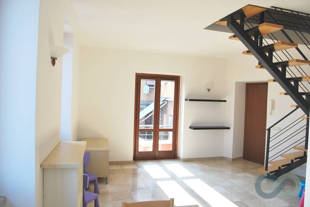 MONOLOCALE CON MANSARDA 5