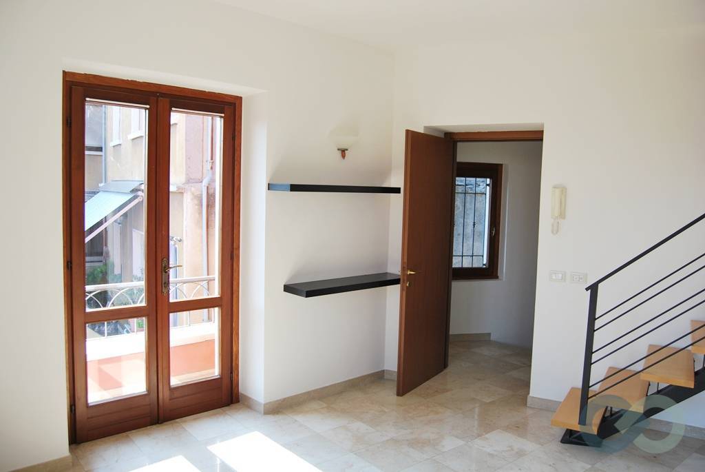 MONOLOCALE CON MANSARDA 6