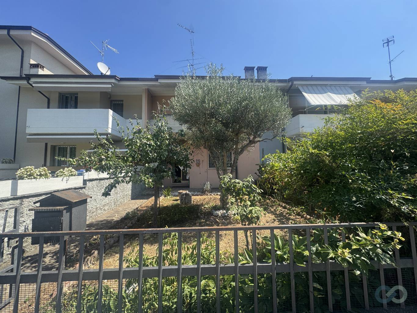 VILLETTA  A SCHIERA 2