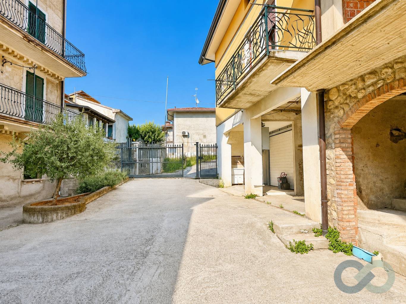 CASA INDIPENDENTE CON RUSTICO 9