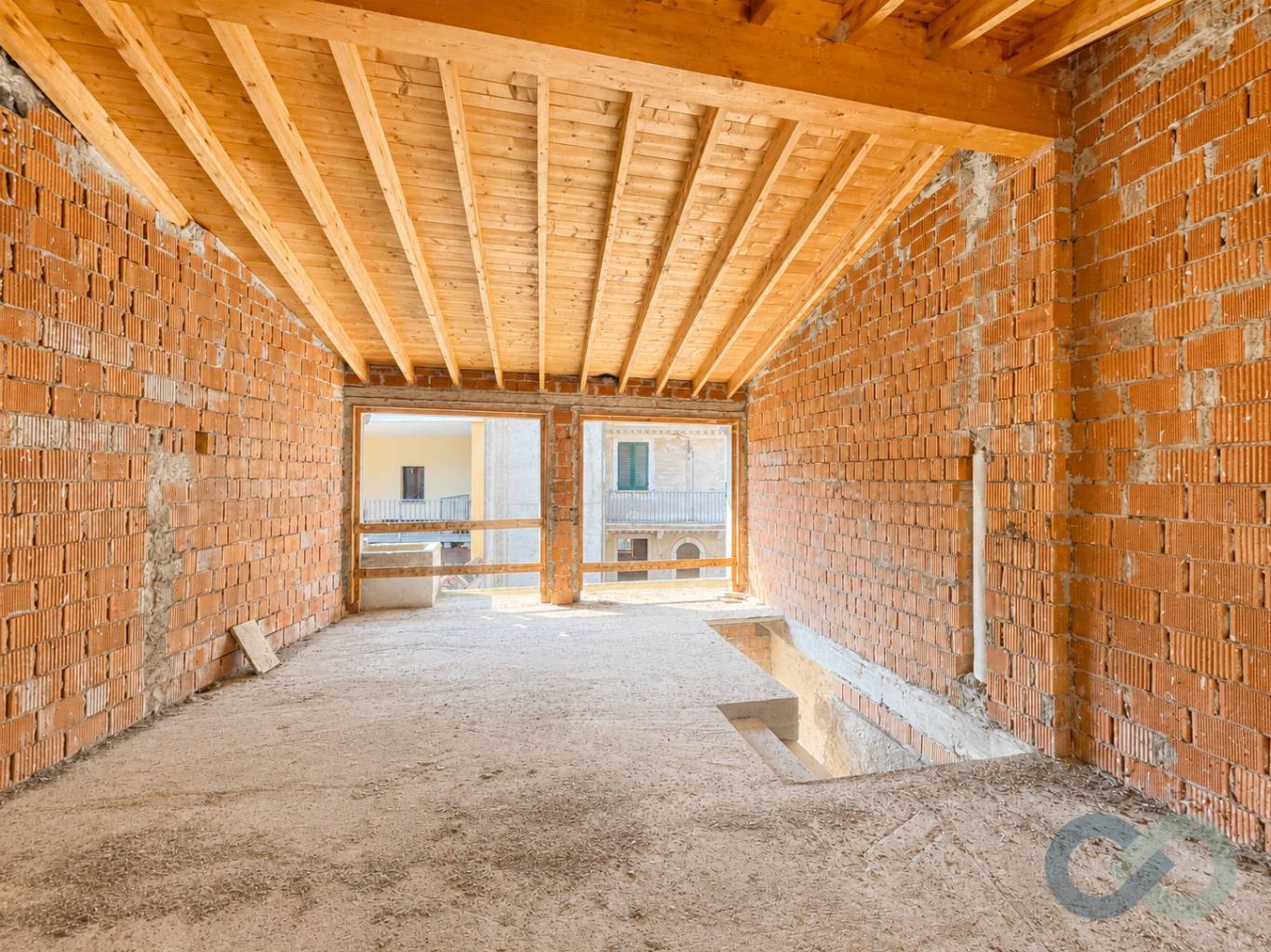 CASA INDIPENDENTE CON RUSTICO 16