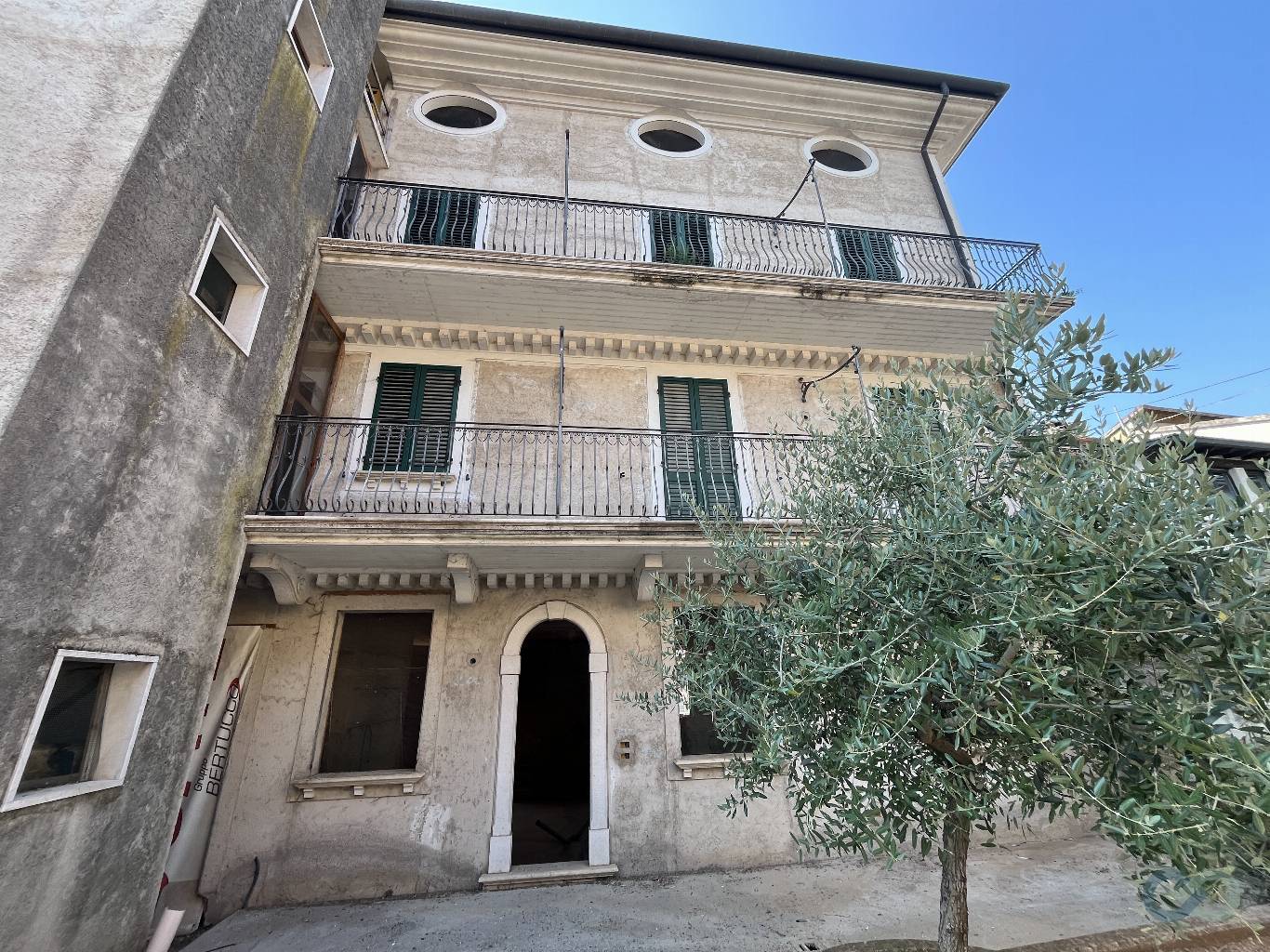 CASA INDIPENDENTE CON RUSTICO 4
